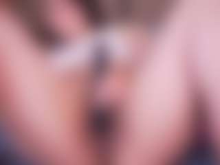 Live cam show with LauRoberts - Public Toys on dropp.cam