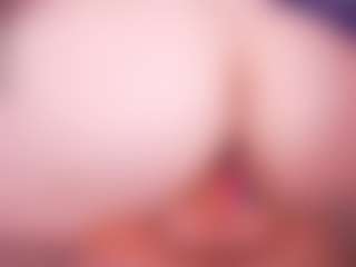 Live cam show with LauRoberts - Big Ass Big Tits on Camsoda