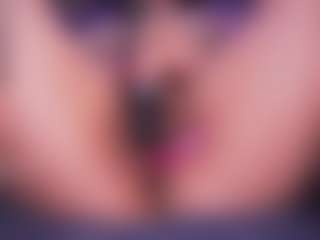 Live cam show with LauRoberts - Pale on x69.live