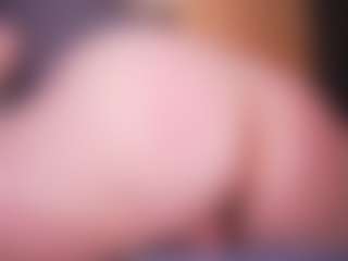 Live cam show with LauRoberts - Athletic Teen (18+) on CamwithHer