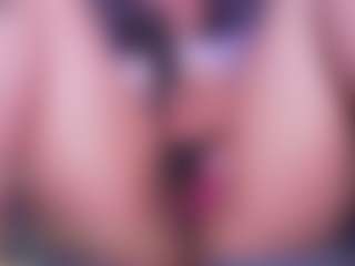 LauRoberts's Live Sex Cam Show