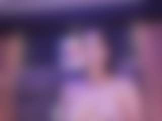 Live cam show with LauRoberts - Public Curvy on TeamSkeetLive