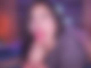 Live cam show with LauRoberts - Public Curvy on Camming Site