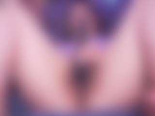 LauRoberts's Live Sex Cam Show