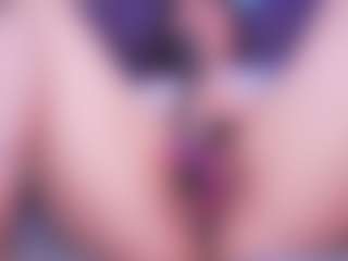 Live cam show with LauRoberts - Green Eyes on ObeyMaria
