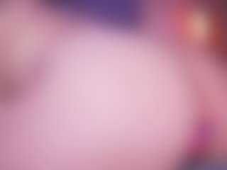 Live cam show with LauRoberts - Gamer Athletic on Camming Site