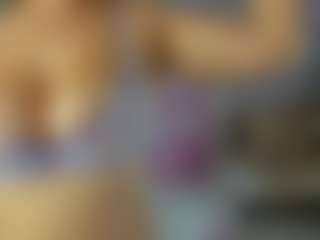 Live cam show with Mariellie - Smoking on CamClone
