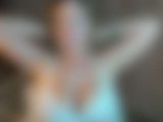Live cam show with Mariellie - Flashing on TeamSkeetLive