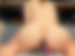 Live cam show with TayteElswick - Upskirt on Hubzter Live