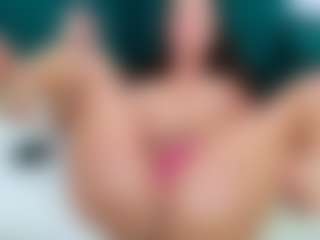 Live cam show with MollyMosley - Living Room on Camsoda