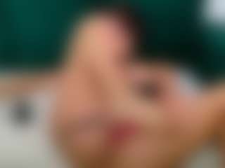 Live cam show with MollyMosley - Living Room on madthumbs