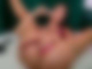 Live cam show with MollyMosley - Athletic Shaved Pussy on justonemore.cc