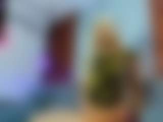 Live cam show with Ariann - Average on SinfulBabes