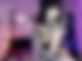 Live cam show with Iveystrigoi - Skinny on Camsoda