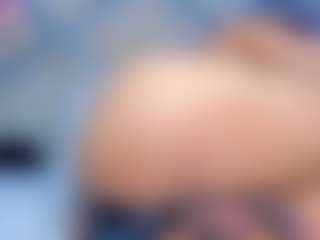 Live cam show with camiRouxx - Colombia on Dare Cams