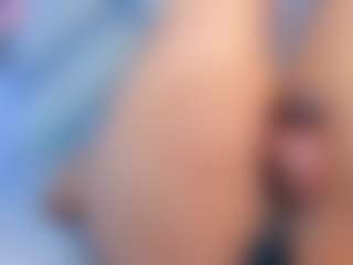 Live cam show with camiRouxx - Spank on Camsoda