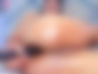 Live cam show with camiRouxx - Average on Camsoda
