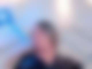 Live cam show with camiRouxx - Chubby on StripNow