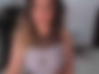 Live cam show with GIGISTEPHANS - Blonde Hair on CamSextacy
