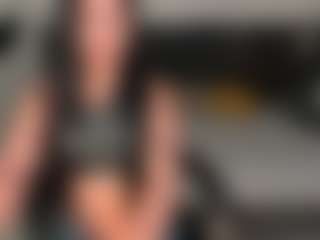 Live cam show with MiaLaurence - Nipple Piercings on Uber Horny