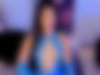 Live cam show with MiaLaurence - Thin on StripNow