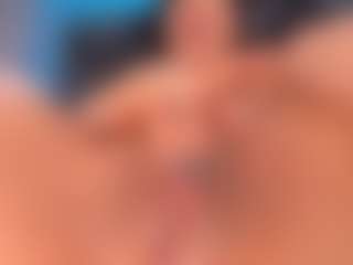 Live cam show with MiaLaurence - Nipple Piercings on Uber Horny