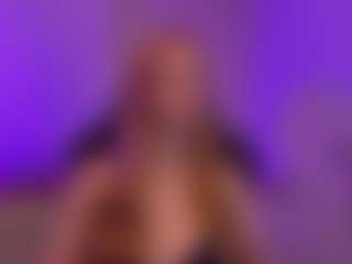 Live cam show with Smilee Girl - Brown Eyes on TastyBlacksLive