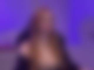 Live cam show with Smilee Girl - Red Hair Squirt on Livezox
