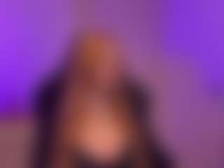 Live cam show with Smilee Girl - Shaved Pussy on Camsoda