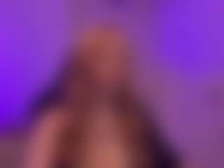 Live cam show with Smilee Girl - Brown Eyes on Camsoda