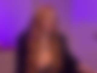 Live cam show with Smilee Girl - Strip on CamClone