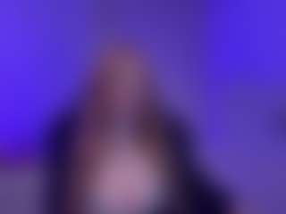 Live cam show with Smilee Girl - Red Hair Shaved Pussy on StripNow