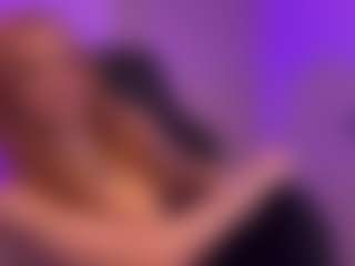 Live cam show with Smilee Girl - Tease Red Hair on live18s.com