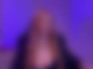 Live cam show with Smilee Girl - Tease Red Hair on SpunkLive