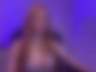 Live cam show with Smilee Girl - Brown Eyes Red Hair on Latina Girls
