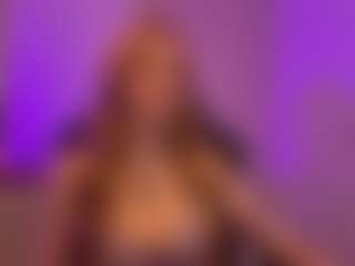 Live cam show with Smilee Girl - Brown Eyes Red Hair on xplaylive.com