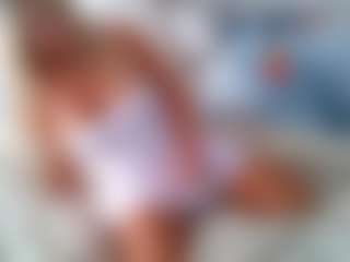 Live cam show with SamanthaJamesxo - Blonde Hair on livesuperchat.net