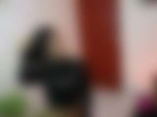 Live cam show with SamyMelo - Tease on xDating