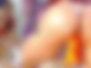 Live cam show with yashiraahot - Athletic on studioflirtlive.com