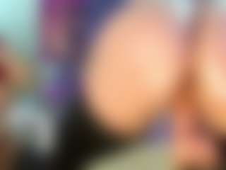 Live cam show with yashiraahot - Athletic MILF on chickslive.net