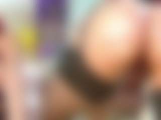 Live cam show with Yashira-Lennis - Middle Aged on Camsoda