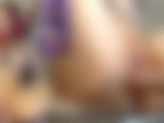 Live cam show with Yashira-Lennis - Middle Aged on Camsoda