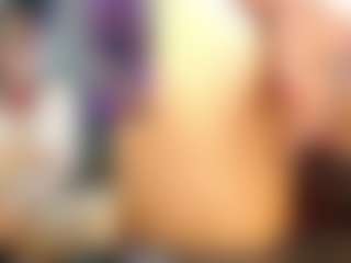 Live cam show with Yashira-Lennis - Athletic Middle Aged on StripNow