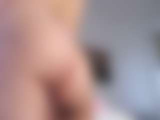 Live cam show with Adele-Vibe - Middle Aged on Latina Girls