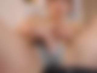 Live cam show with Adele-Vibe - Athletic Middle Aged on Camsoda