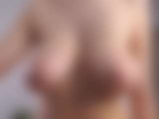 Live cam show with Adele-Vibe - Athletic Middle Aged on CamwithHer