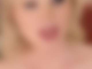 SandraKind MILF webcam performer live streaming
