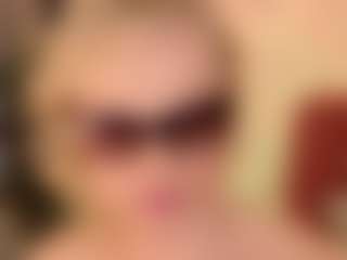 SandraKind MILF webcam performer live streaming