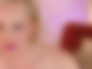 Live cam show with SandraKind - Blonde Hair Middle Aged on Camsoda