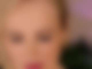 SandraKind MILF webcam performer live streaming